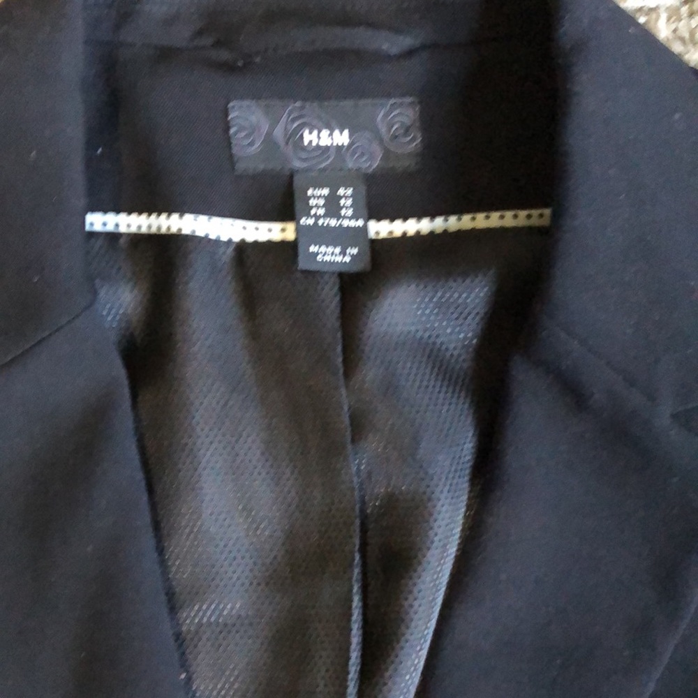 H&M black blazer - Picture 2 of 5